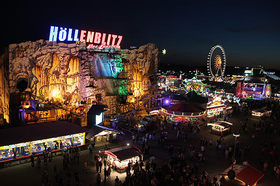 H&ouml;llenblitz auf dem Oktoberfest 2010 (Foto. Martin Schmitz)